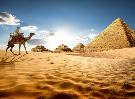 Çölün Altındaki Mucize: Giza Piramitleri ve Sfenks’in Gizemi
